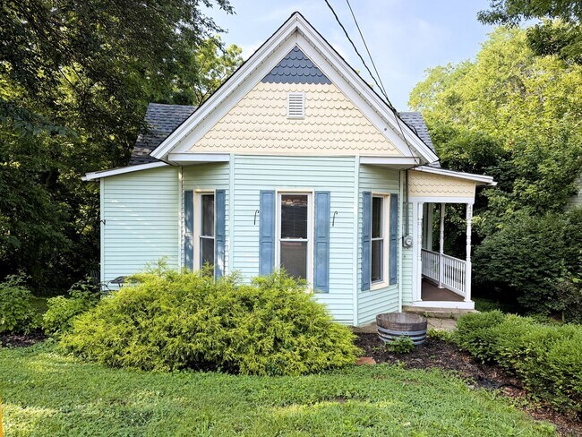Building Photo - *** AVAILABLE NOW – Rare Downtown Corydon Rental! ***