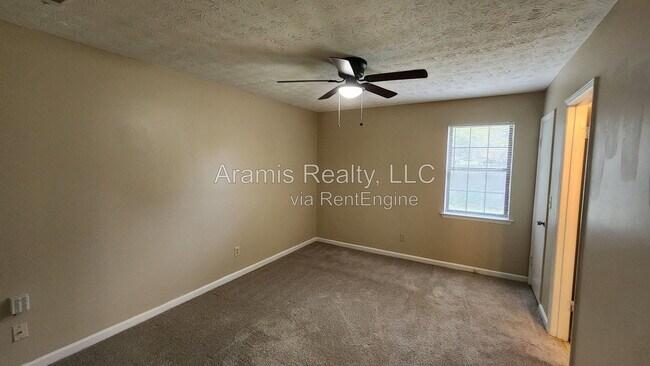 Building Photo - 1050 Greendale Ln