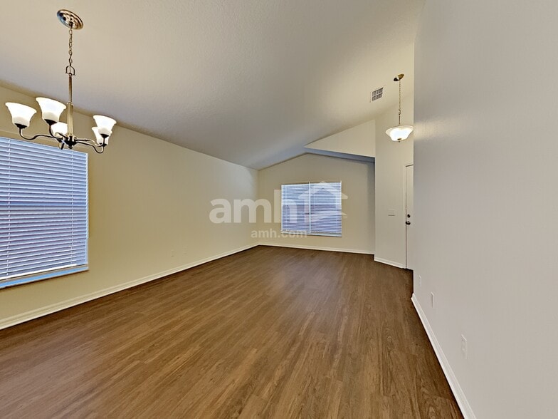 Building Photo - 992 Stanvoy St