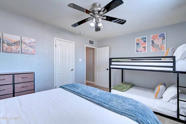 Building Photo - 1027 W 19th St