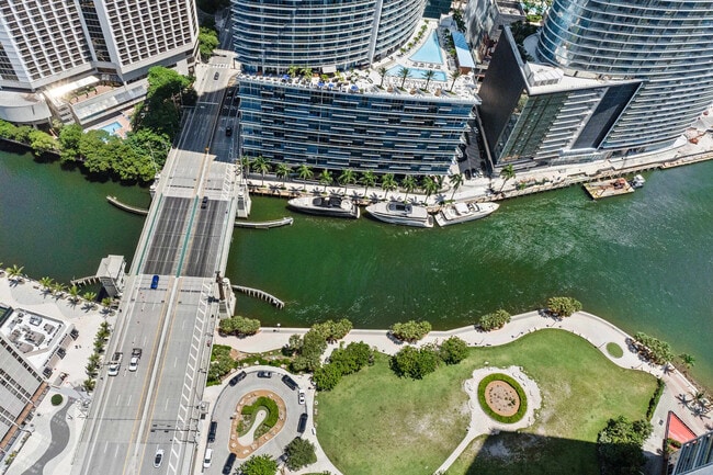 Building Photo - 485 Brickell Ave