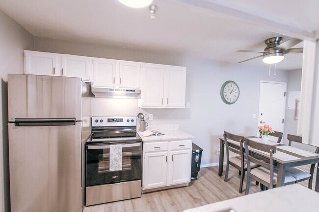 Building Photo - Welcome Home to Lincoln Woods: Modern Livi...