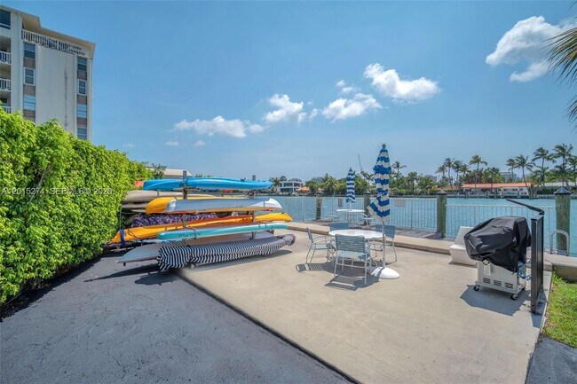 Building Photo - 9101 E Bay Harbor Dr