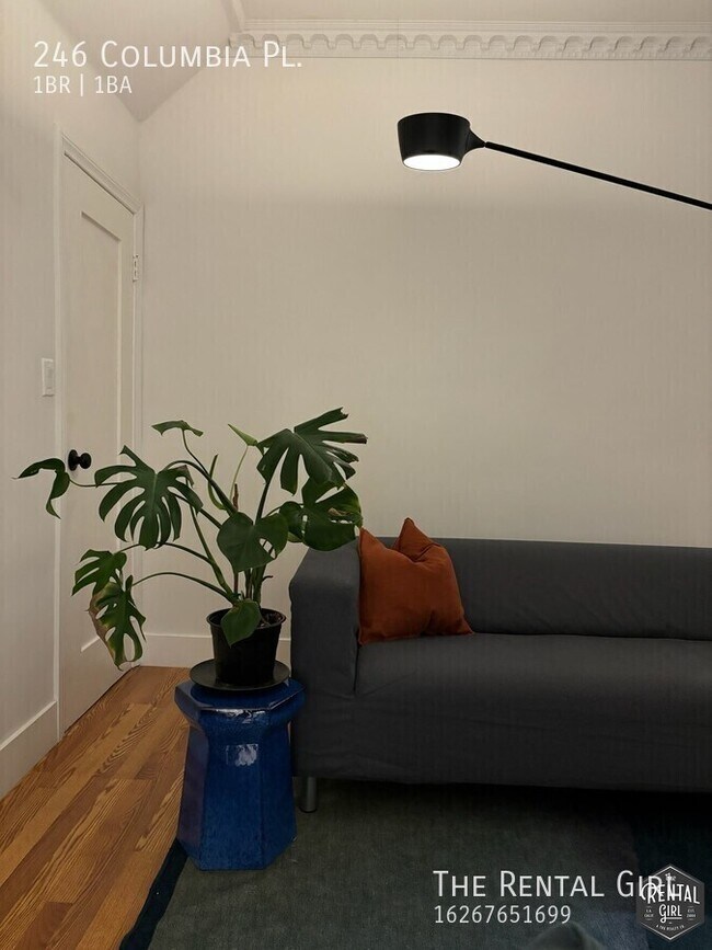 Building Photo - 246 Columbia Pl