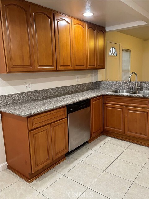 Building Photo - 6141 Marbrisa Ave