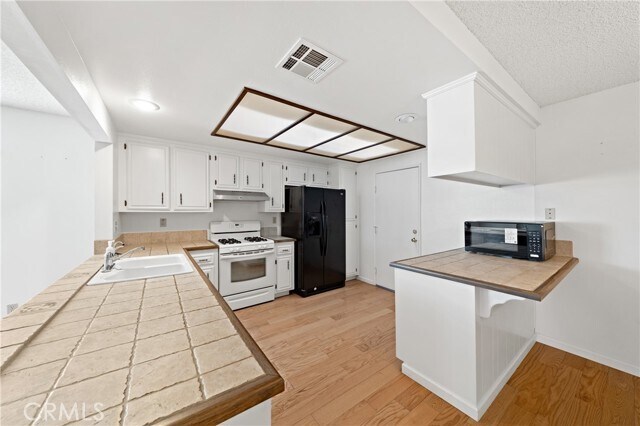 Building Photo - 2095 Silver Oak Way