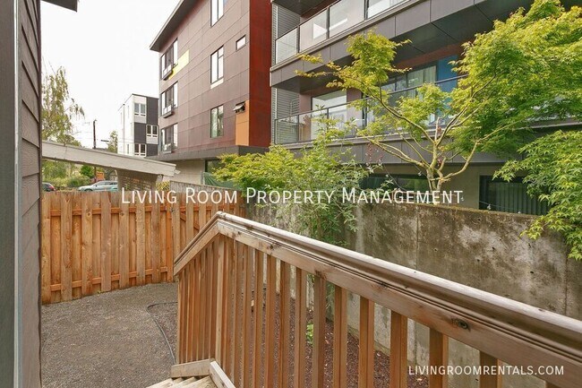 Building Photo - 1520 SE 44th Ave