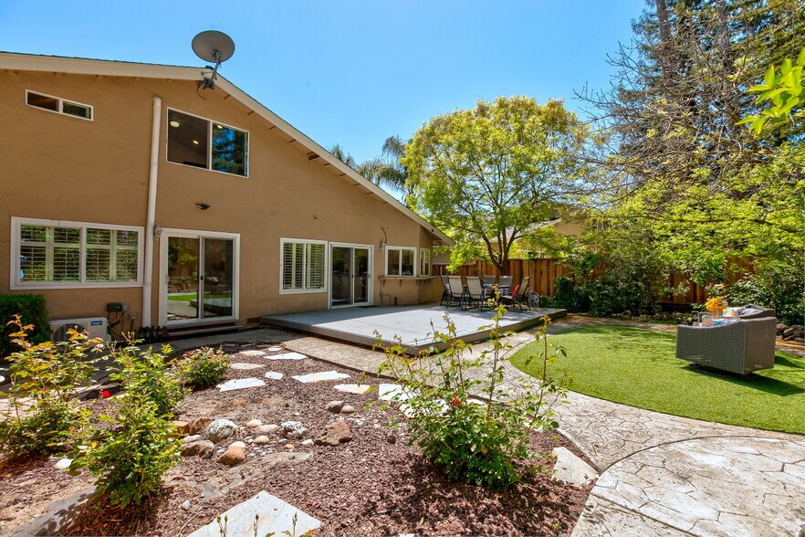 Building Photo - 3047 Montevideo Dr