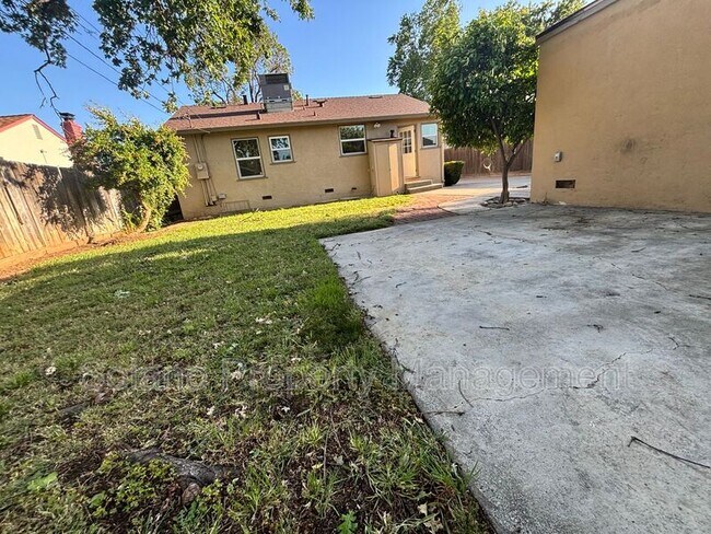 Building Photo - 29 Southwood Dr