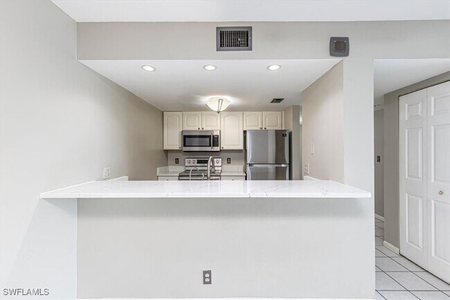 Building Photo - 2885 Palm Beach Blvd