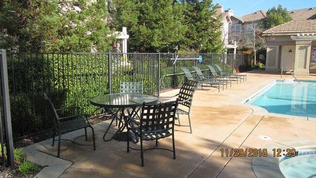 Building Photo - Beautiful Granite Bay Home in Gated Community