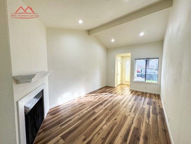 Building Photo - 5457 E Knoll Dr