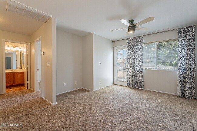 Building Photo - 2421 W Indigo Dr