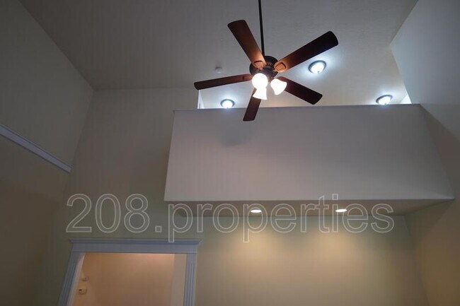 Building Photo - 871 N Grey Pebble Way