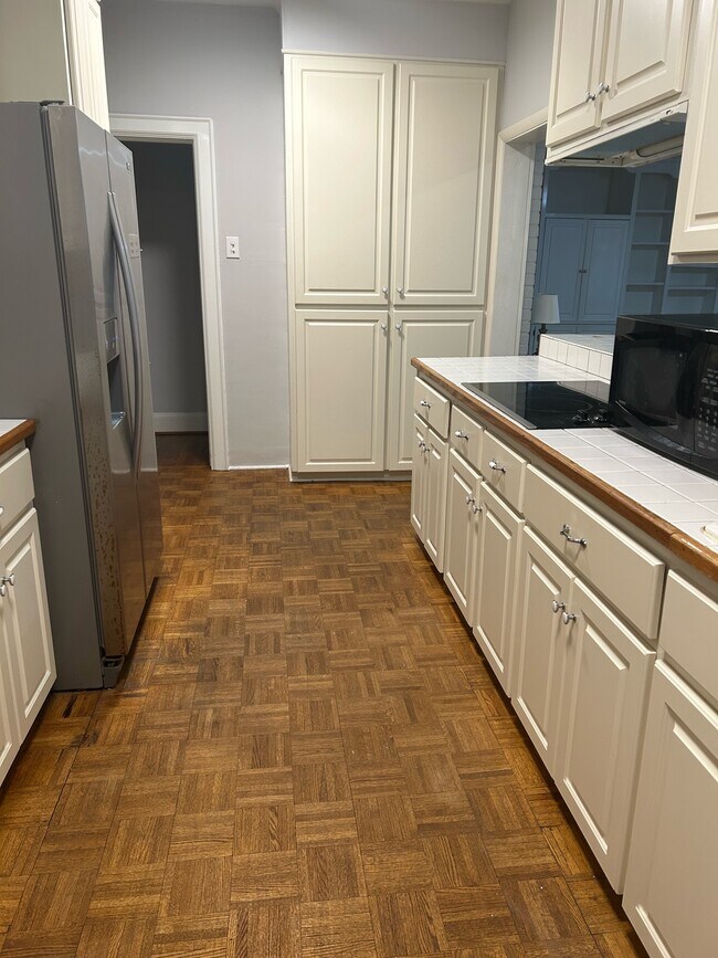 Building Photo - 1679 S Milledge Ave