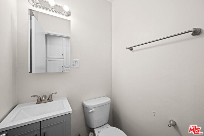 Building Photo - 1445 S Sherbourne Dr