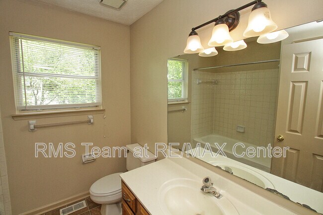 Building Photo - 1381 Omie Way