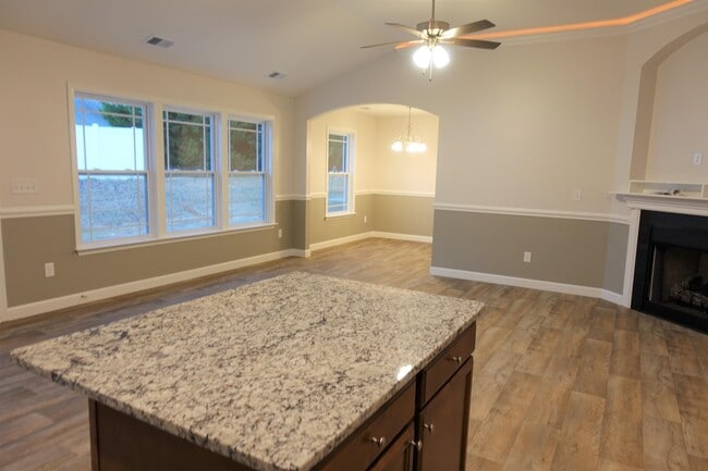 Building Photo - 755 Spartan Commodor Ln