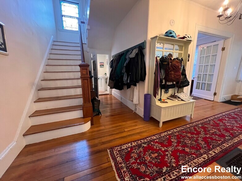 Building Photo - 9 Kenwood St