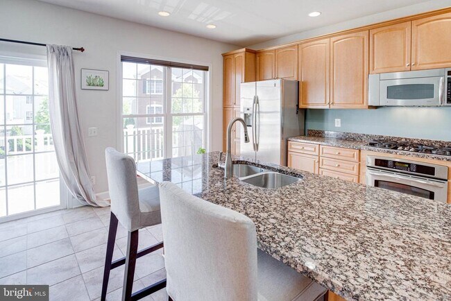 Building Photo - 14633 Weeburn Way