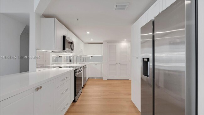 Building Photo - 555 NE 34th St