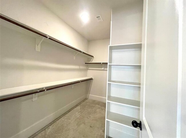 Building Photo - 7027 House Wren Ct