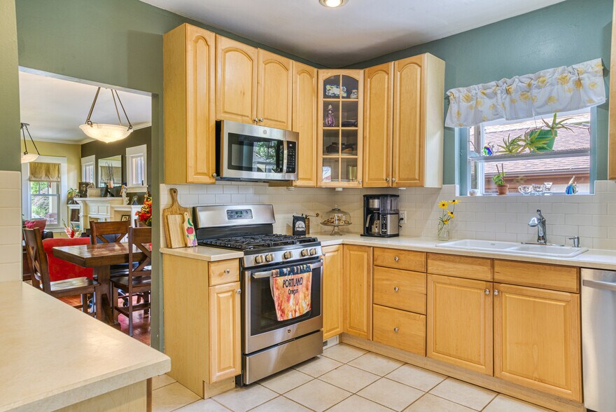 Kitchen - 4116 SE 10th Ave