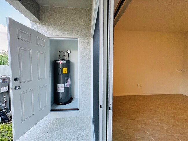 Building Photo - 2923 Skyline Lp