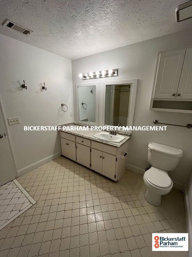 Building Photo - Great Experiences Are Just Around The Corner, Located Off Wynnton Road!