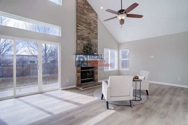Building Photo - 5934 Instone Cir