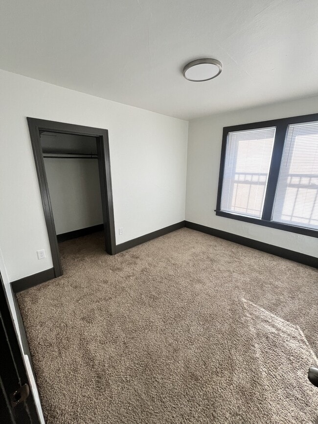 Building Photo - 16 N Broadway St