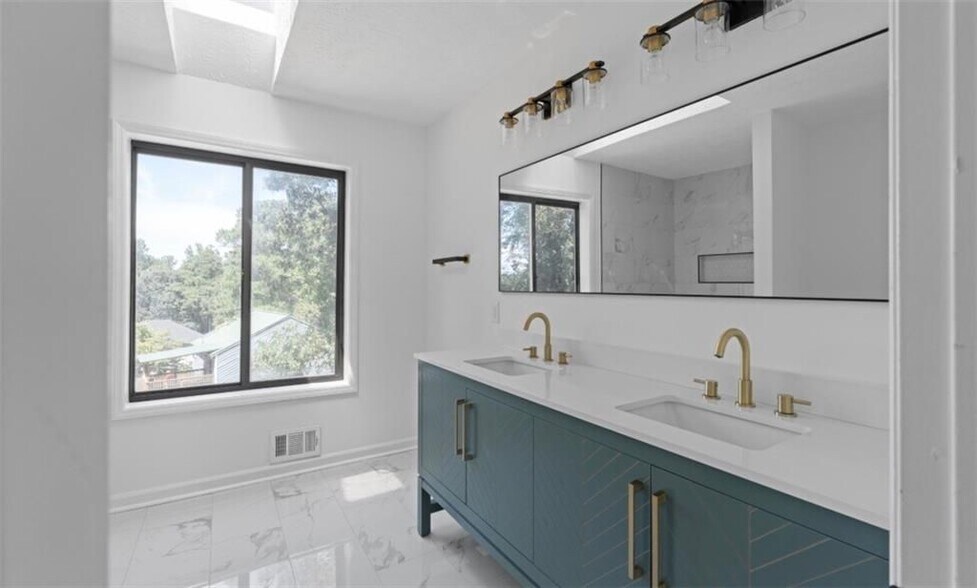 Building Photo - 5111 Manitou Way SW