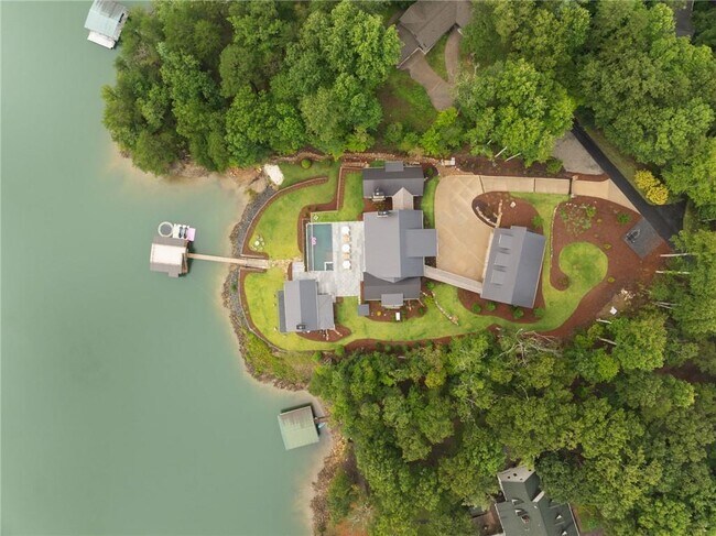 Building Photo - 725 Rocky Point Dr