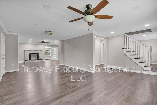 Building Photo - 2480 Monmouth Rd