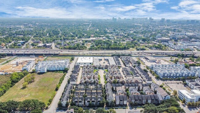 Building Photo - 2918 Leeland St