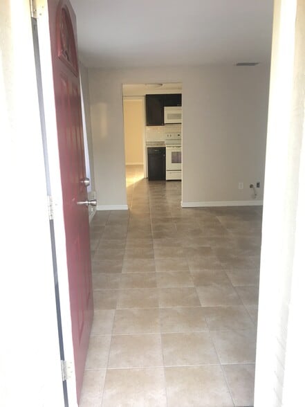 entry/living room - 1027 Hagle Park Rd