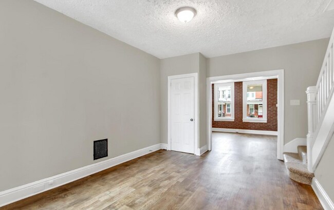 Building Photo - Spacious 4 Bedroom, 1 Bath Home in York, Pa!