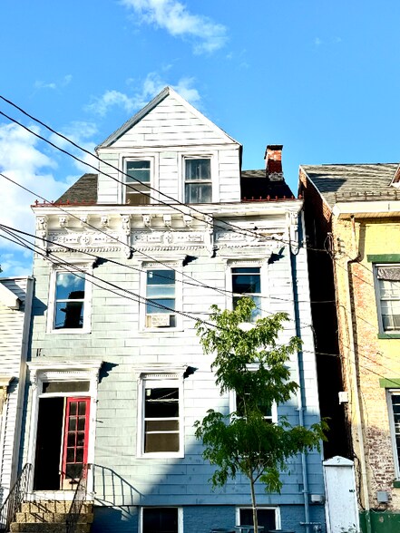 Primary Photo - 5 West St