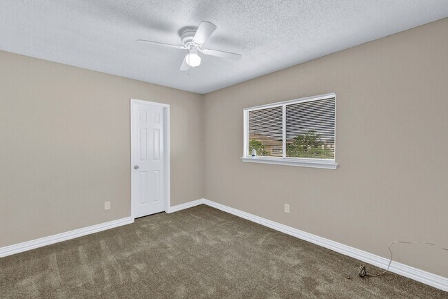 Building Photo - 6205 Winnebago Ct