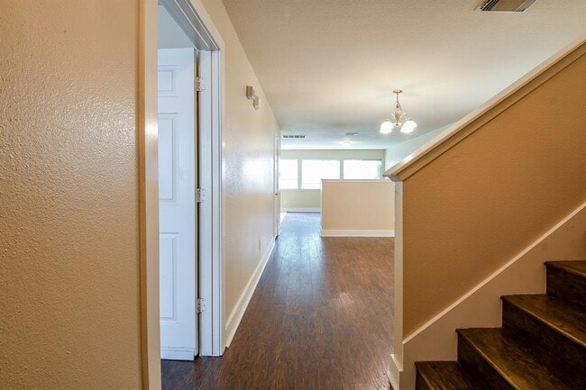Building Photo - 5830 Silver Oak
