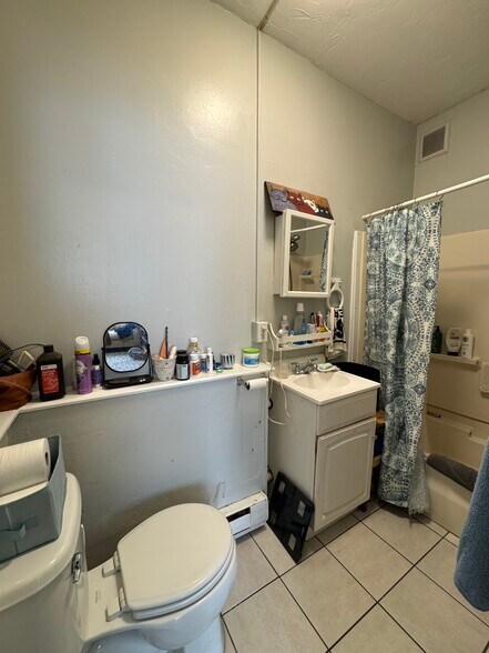 Building Photo - 108 Hyde Park Ave