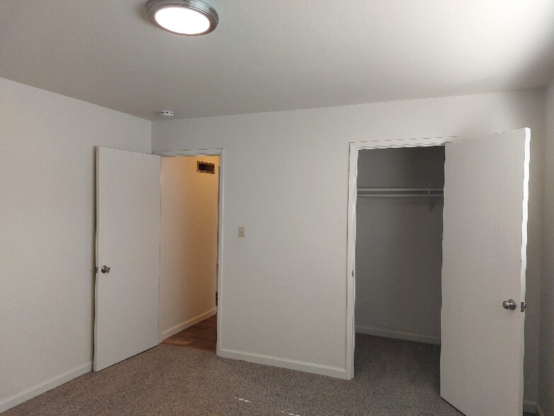 Building Photo - 1100 Ranchero Way