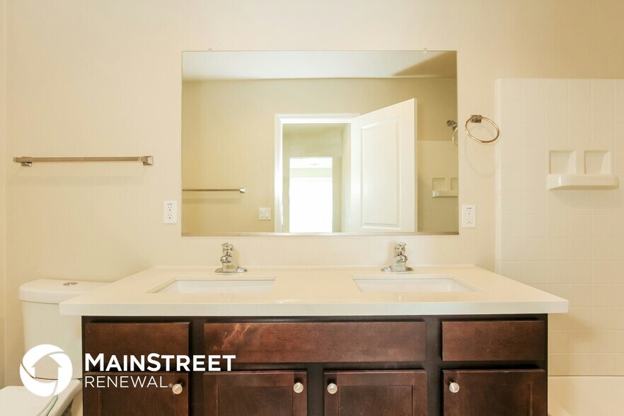 Building Photo - 2000 N 36th St