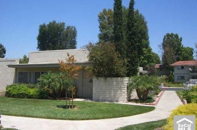Building Photo - 2156 Via Mariposa E