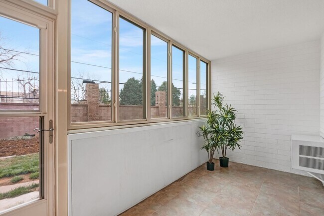 Building Photo - 650 S Clinton St