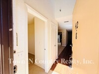 Building Photo - Spacious 2-Bedroom Upper-Level Condo in Sa...