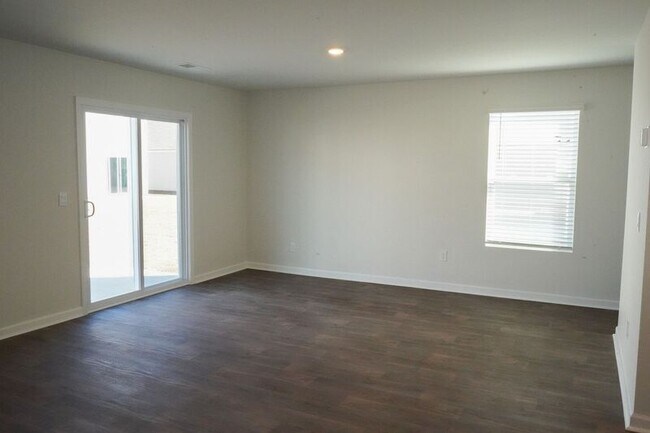 Building Photo - 418 Coconut Dr