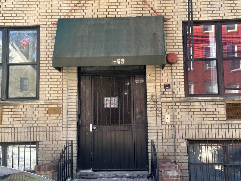 Building Photo - 67 Brinkerhoff St