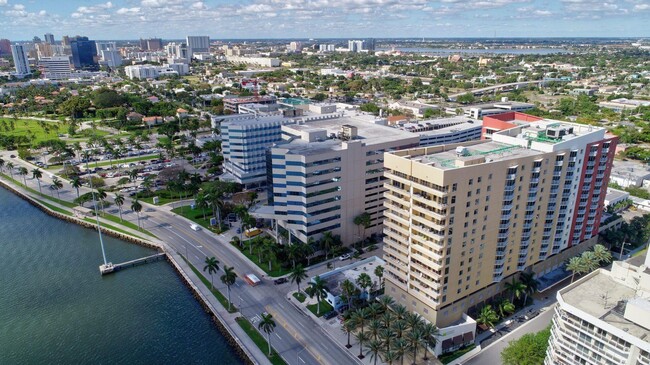 Building Photo - 1551 N Flagler Dr