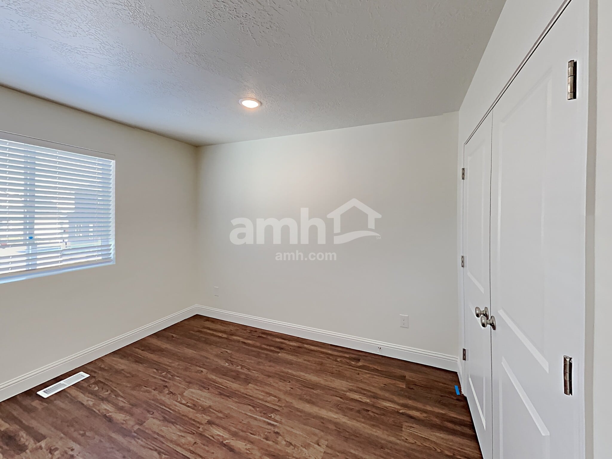 Building Photo - 2411 E Buckskin Way